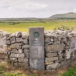 Aran Walkers Bed & Breakfast *
