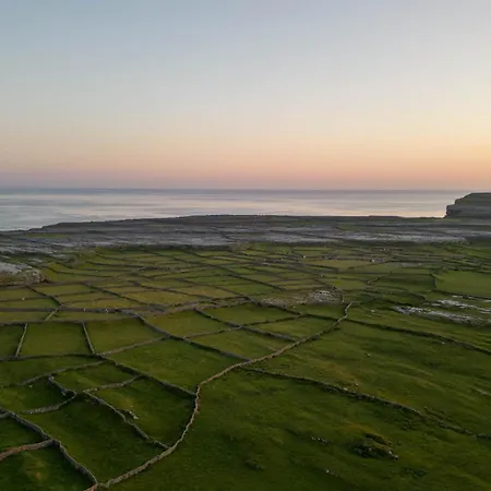 Bed & Breakfast Aran Walkers *
