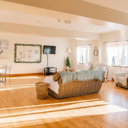 Aran Walkers فندق مبيت وإفطار *