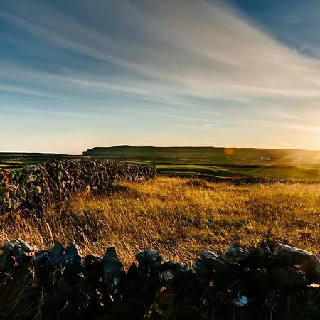 Aran Walkers فندق مبيت وإفطار